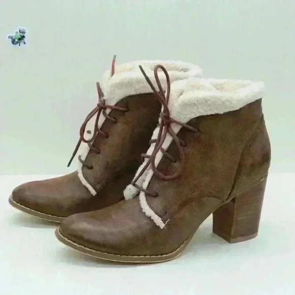 Restricted Women's Brown Ankle Boots With Sherpa Fur Trim Size US 8 - Picture 1 of 10